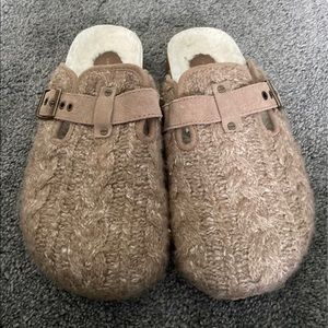 American eagle cable knit clogs